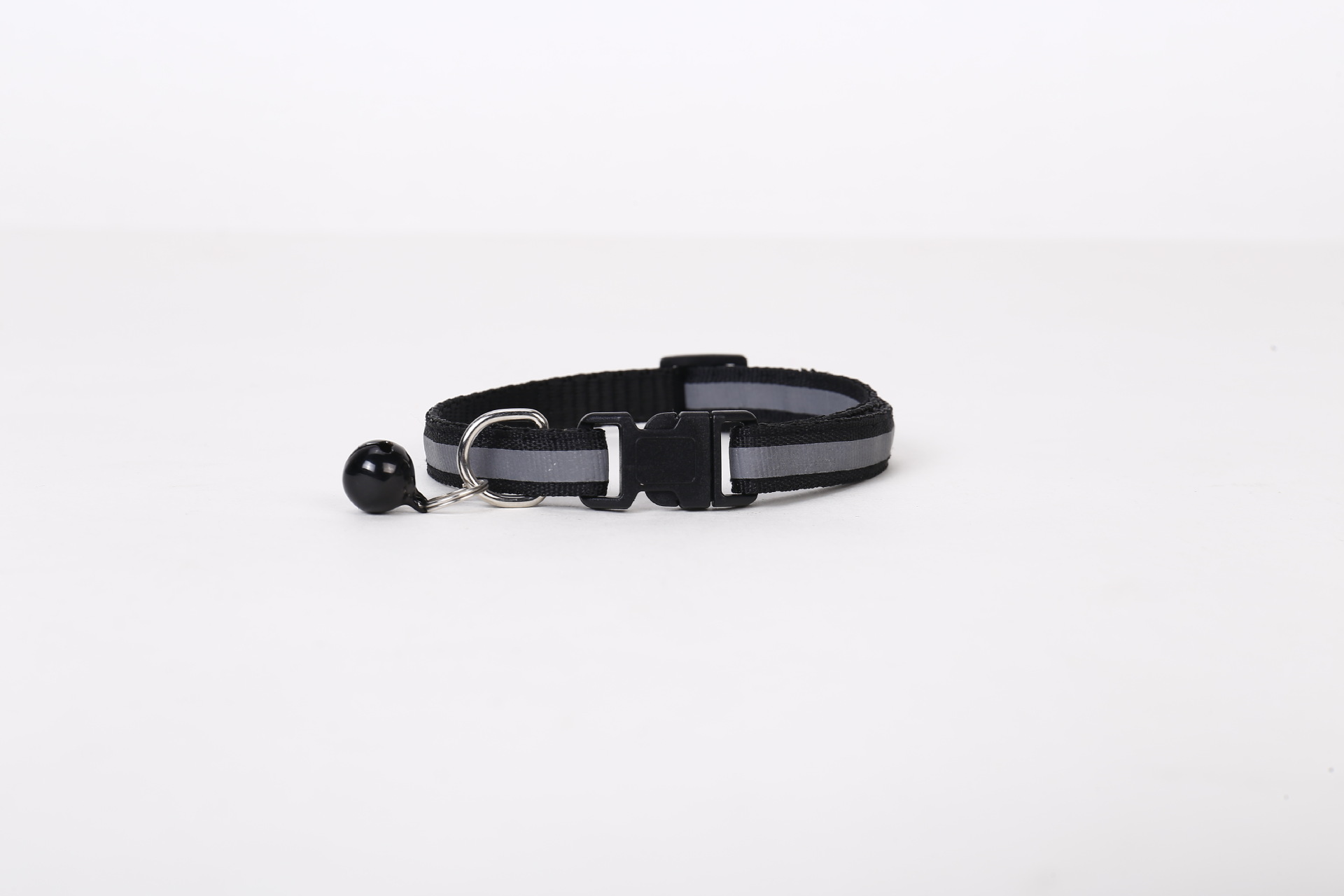 Cross-border exclusive 1.0 pet black buckle reflective collar, dog patch bell collar, cat collar in stock wholesale Application Scenario
