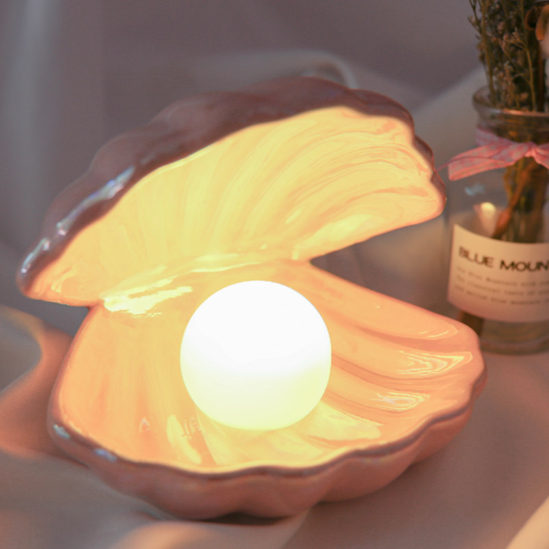 This is a popular Nordic dreamy shell lamp with a romantic pearl atmosphere and creative night light for the bedroom details Picture