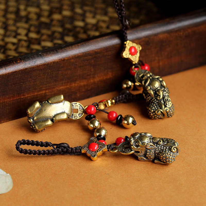 Pure brass retro PI Xiu car key chain bite money PI Xiu key pendant copper coins men's and women's gifts Specification image