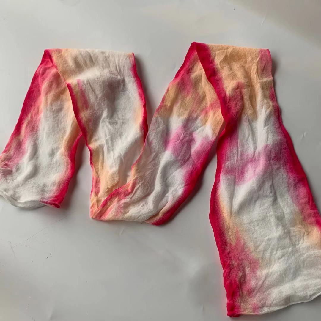 Silk screen flower material wholesale new vertical dyeing narrow edge dyeing two-color silk screen fine edge multi-color silk net Application Scenario