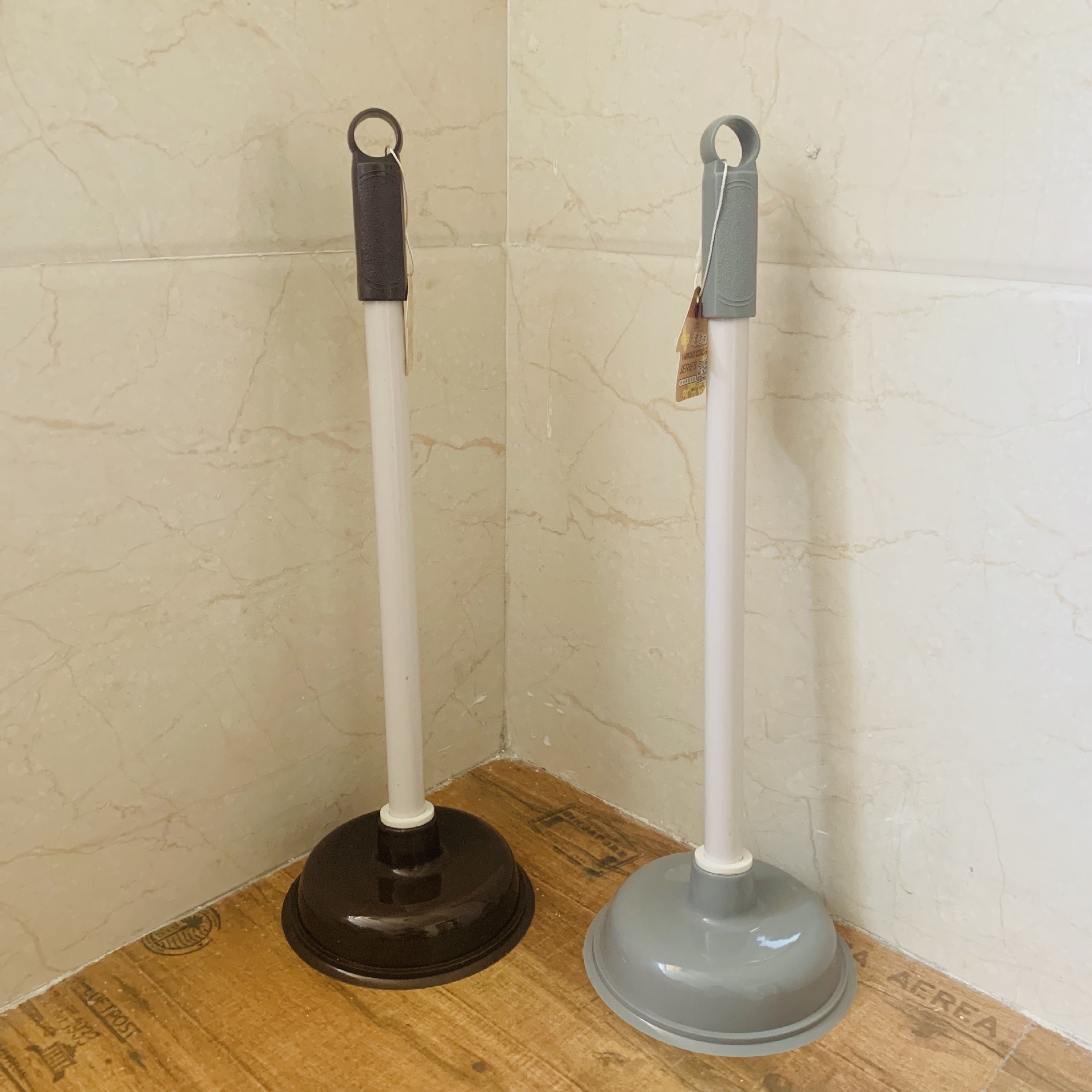 Small country plastic manufacturers wholesale household toilet plunger leather suction 8937 toilet plunger full figure