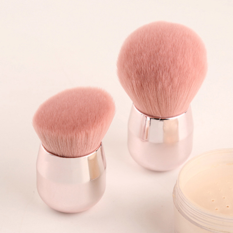 Creative New Loose Powder Blush Brush Electroplating Single Branch Fiber Hair Mushroom Head High Light Contouring Brush Manufacturers Wholesale Application Scenario
