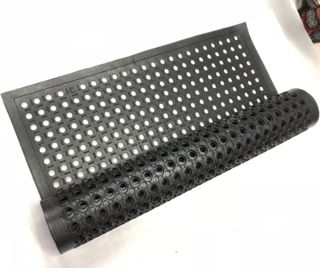 Kitchen Oil And Non-Slip Drain Mat With Holes Workshop Drain Hollow Mat Rubber Injection Molding Mat With Holes Application Scenario
