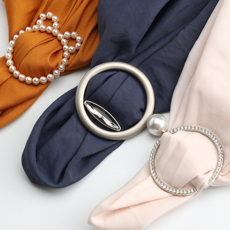 High-Grade Corner Knotted Buckle Waist Buckle Round Metal Clothes Buckle Pearl Love Silk Scarf Buckle Rhinestone Decorative Buckle Wholesale full figure