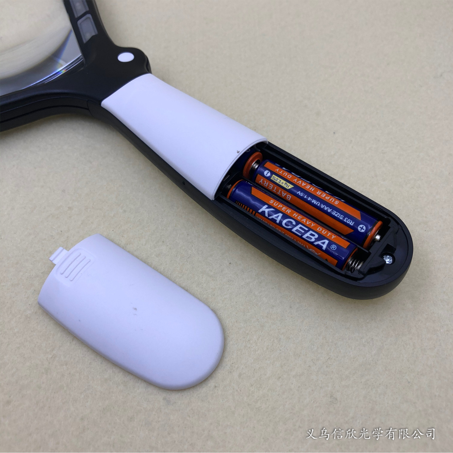 New handheld foldable acrylic 2x magnifying glass with 5 LED lights for the elderly to read newspapers and magazines 10863 Item Picture