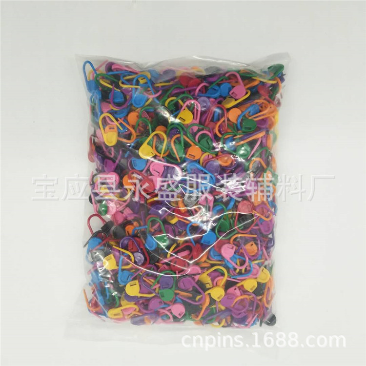Cross-border 1000-piece set of colorful plastic small buckles DIY sweater knitting mark buckles anti-release buckles factory wholesale Application Scenario