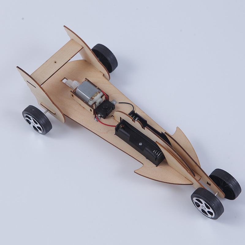 Custom-made small assembly electric vehicle model, basswood "Black Eagle" creative linear car, children's racing car model Application Scenario