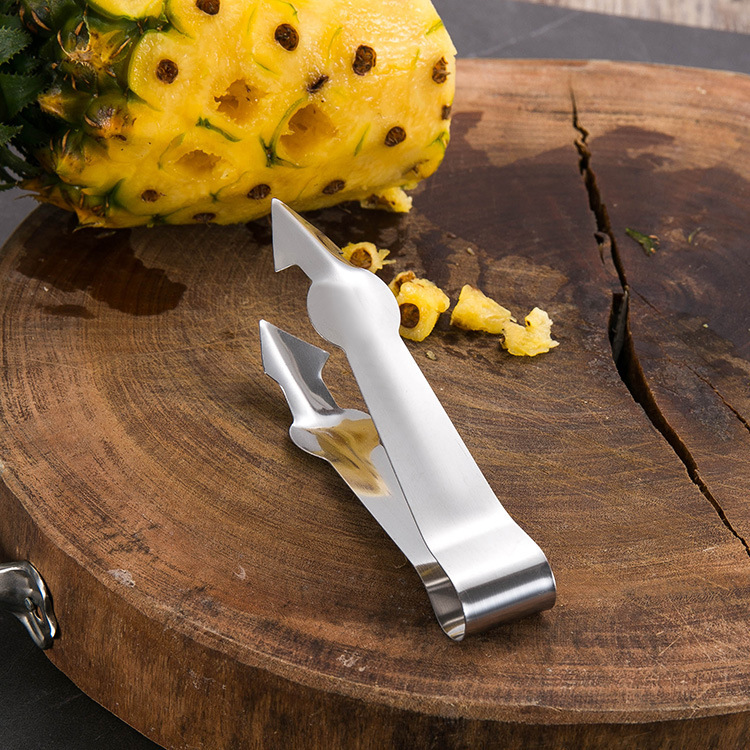 Stainless steel pineapple eye remover, potato eye remover, pineapple stem remover, strawberry eye digging kitchen tools wholesale Application Scenario