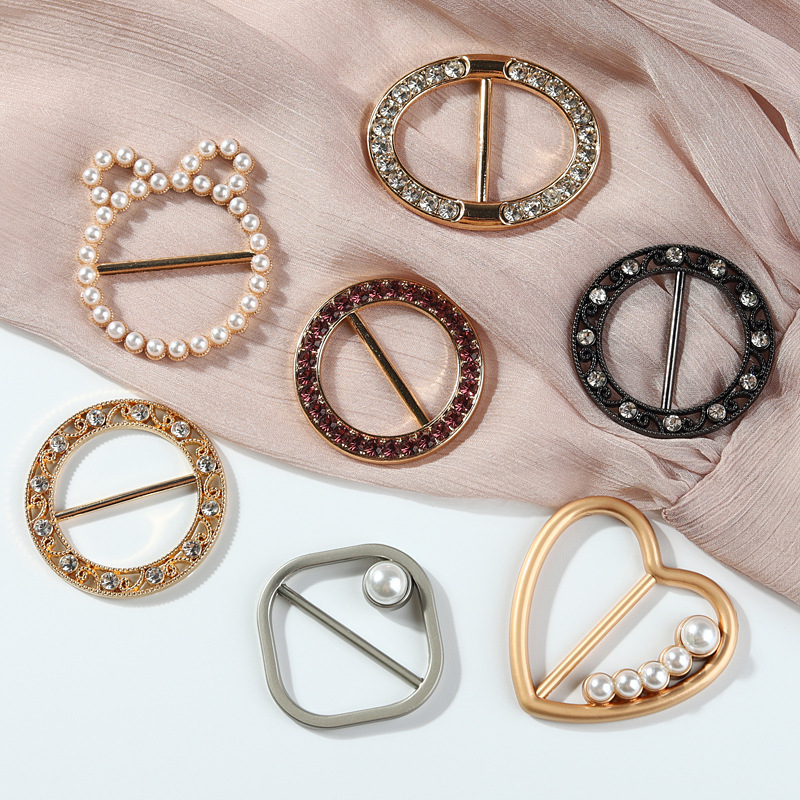 High-Grade Corner Knotted Buckle Waist Buckle Round Metal Clothes Buckle Pearl Love Silk Scarf Buckle Rhinestone Decorative Buckle Wholesale details Picture