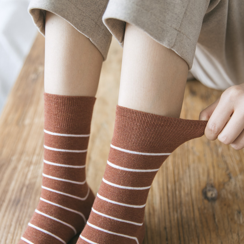 New mid-calf women's autumn and winter striped women's socks, Japanese and Korean style college-style women's cotton socks manufacturer wholesale Application Scenario