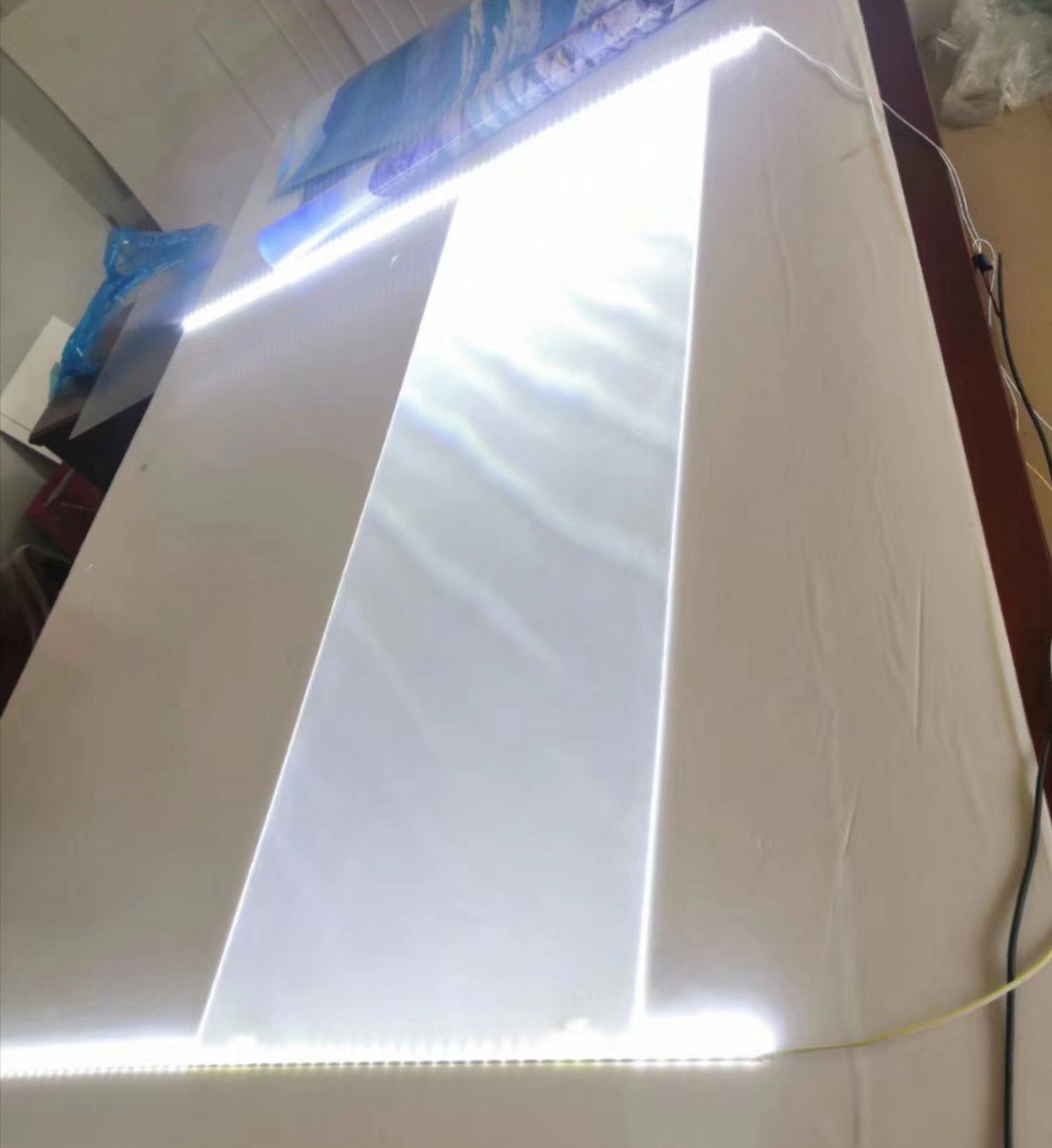 PS light guide plate with silk-screened dots has sufficient brightness and is a light-diffusing acrylic light guide plate for light box billboards details Picture