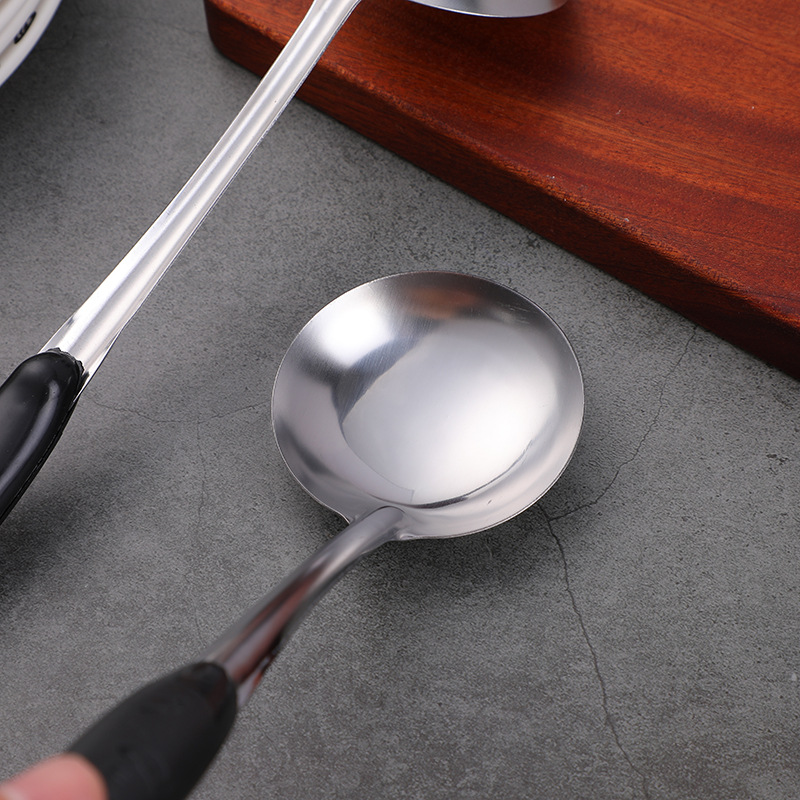 Long-handled black-handled large soup spoons, porridge spoons, cooking spoons, two-yuan kitchenware, hot pot soup spoons wholesale details Picture