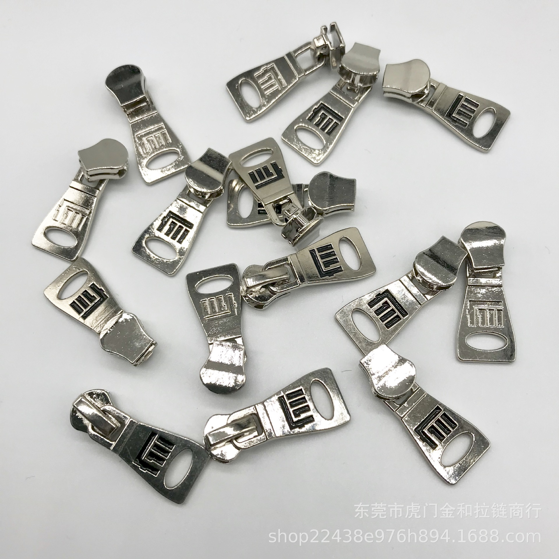 Factory direct sales of 5# metal dot paint zipper pulls, high-quality electroplated white dot paint large sheet, specially designed for clothing and bags