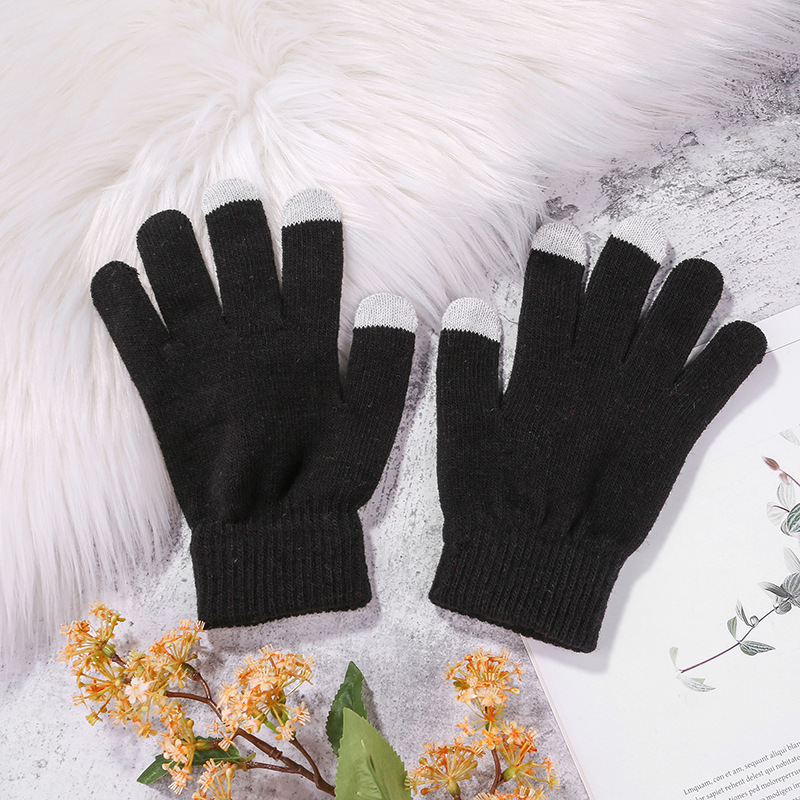 Manufacturers Wholesale Deer Knit Gloves Autumn And Winter Adult Warm Touch Screen Gloves Solid Color Full Finger Gloves Application Scenario