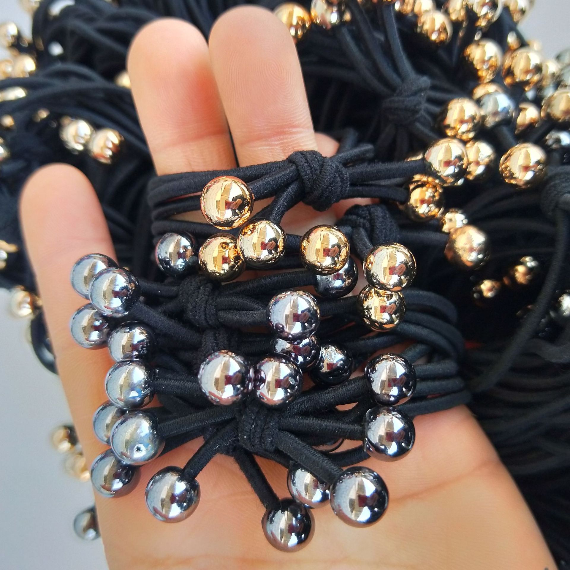 Wholesale of popular accessories: gold and silver beads, hair ties, 3-strand rubber bands, cute and trendy hair accessories, 1-yuan accessories wholesale Item Picture
