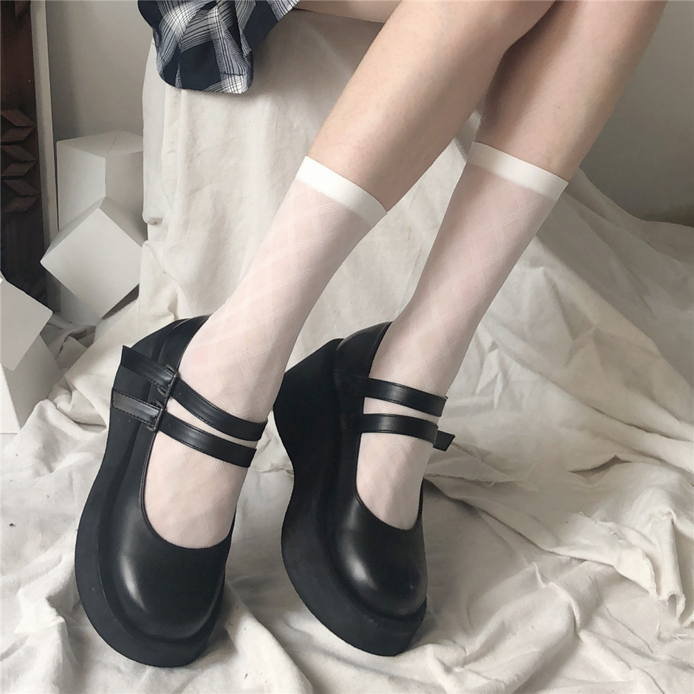 Summer new collection: Classic dark-patterned grid calf socks, short socks, the same style as the popular checkered mid-calf socks, white short socks Application Scenario