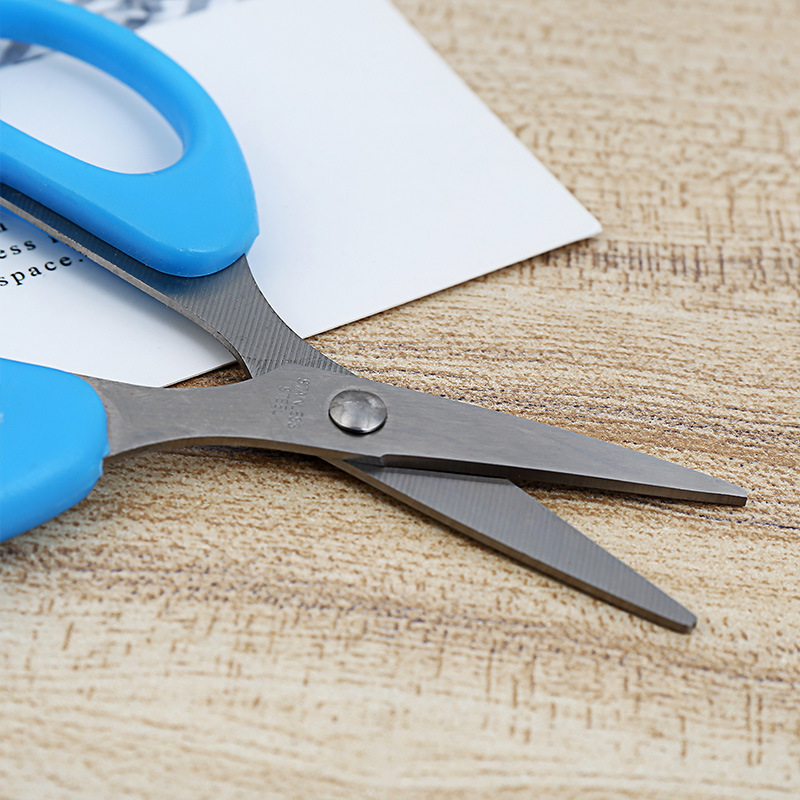 Office scissors Industrial scissors kitchen knife King scissors household pointed sleeve leather scissors small scissors manufacturers wholesale Application Scenario