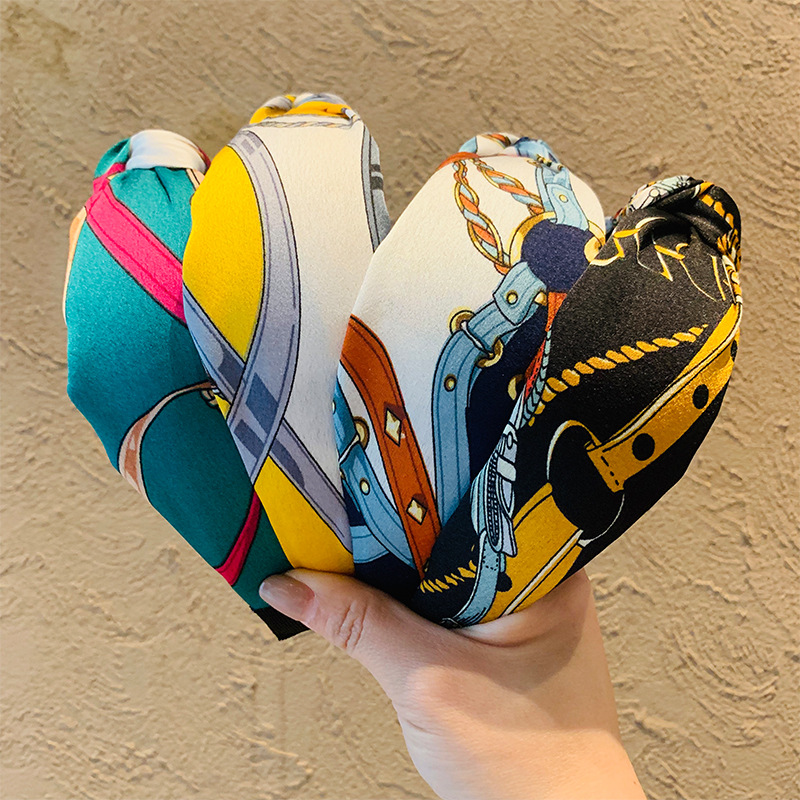 Wholesale of 2023 popular forest-themed sweet hair bands, clothing accessories, hair ornaments, press-release art headwear Application Scenario