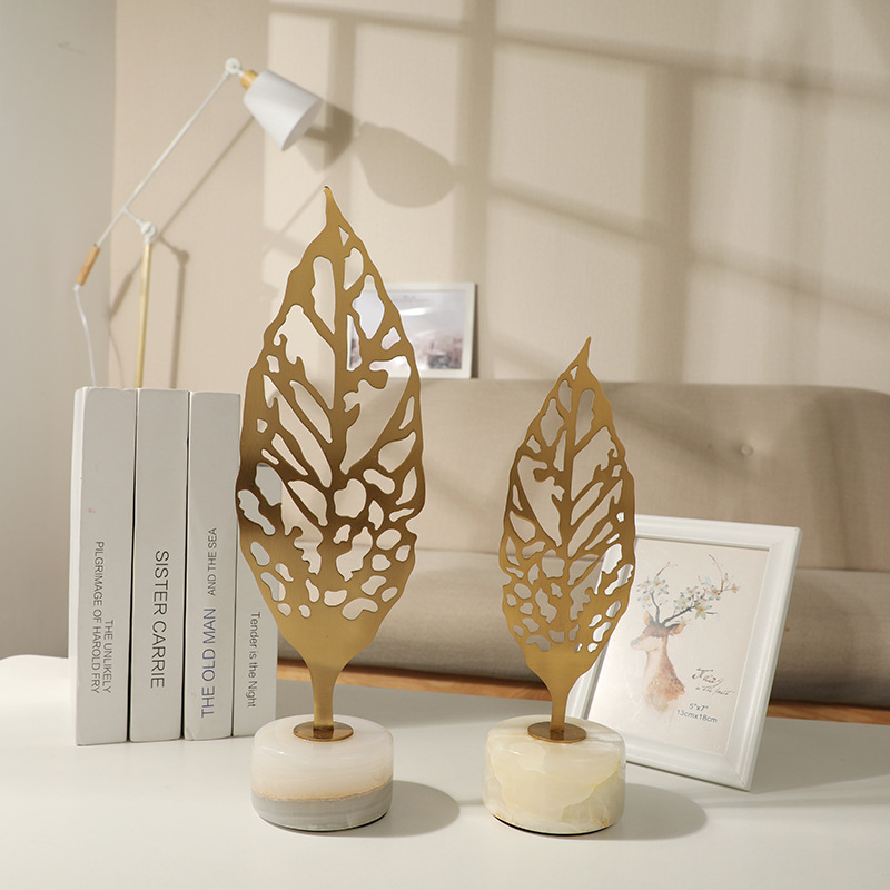 Modern, simple and creative metal craft display model room, living room, entrance hall, light luxury decoration, golden leaf display