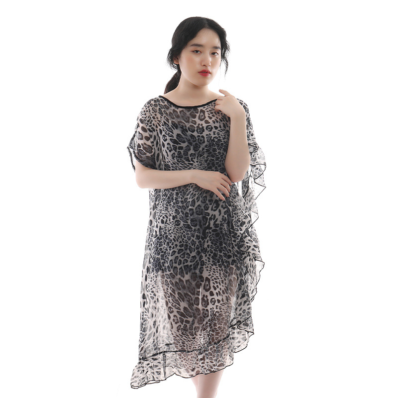 Grand leopard print lotus leaf silk scarf, elegant monochrome lotus leaf European and American style fashionable silk scarf, classic style shawl wholesale