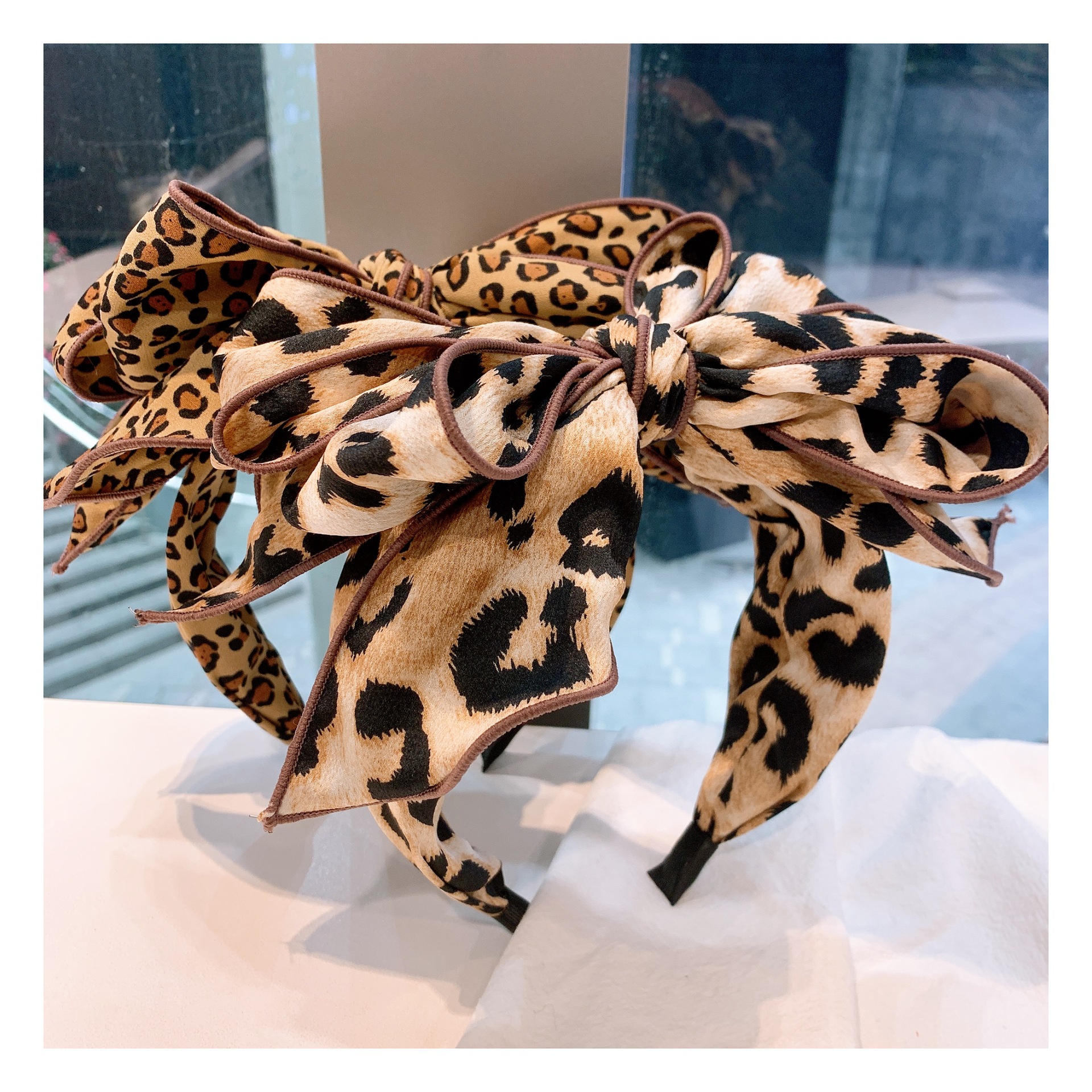 2023 Korean original purchase agency Dongdaemun retro style leopard print hair band Multi-layer bow Fairy Series hair band accessory Application Scenario