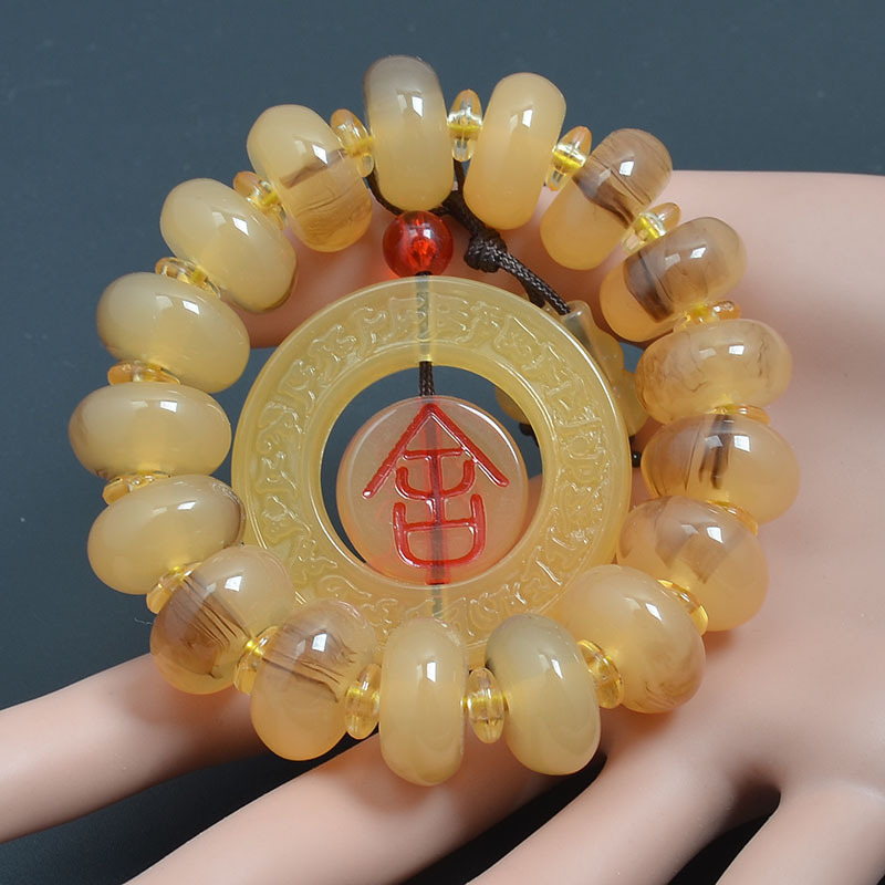 Wholesale 2.0 horn bracelet, 18mm108 Buddhist prayer beads bracelet, high-quality imitation horn handicrafts, 10 yuan, street stall Application Scenario