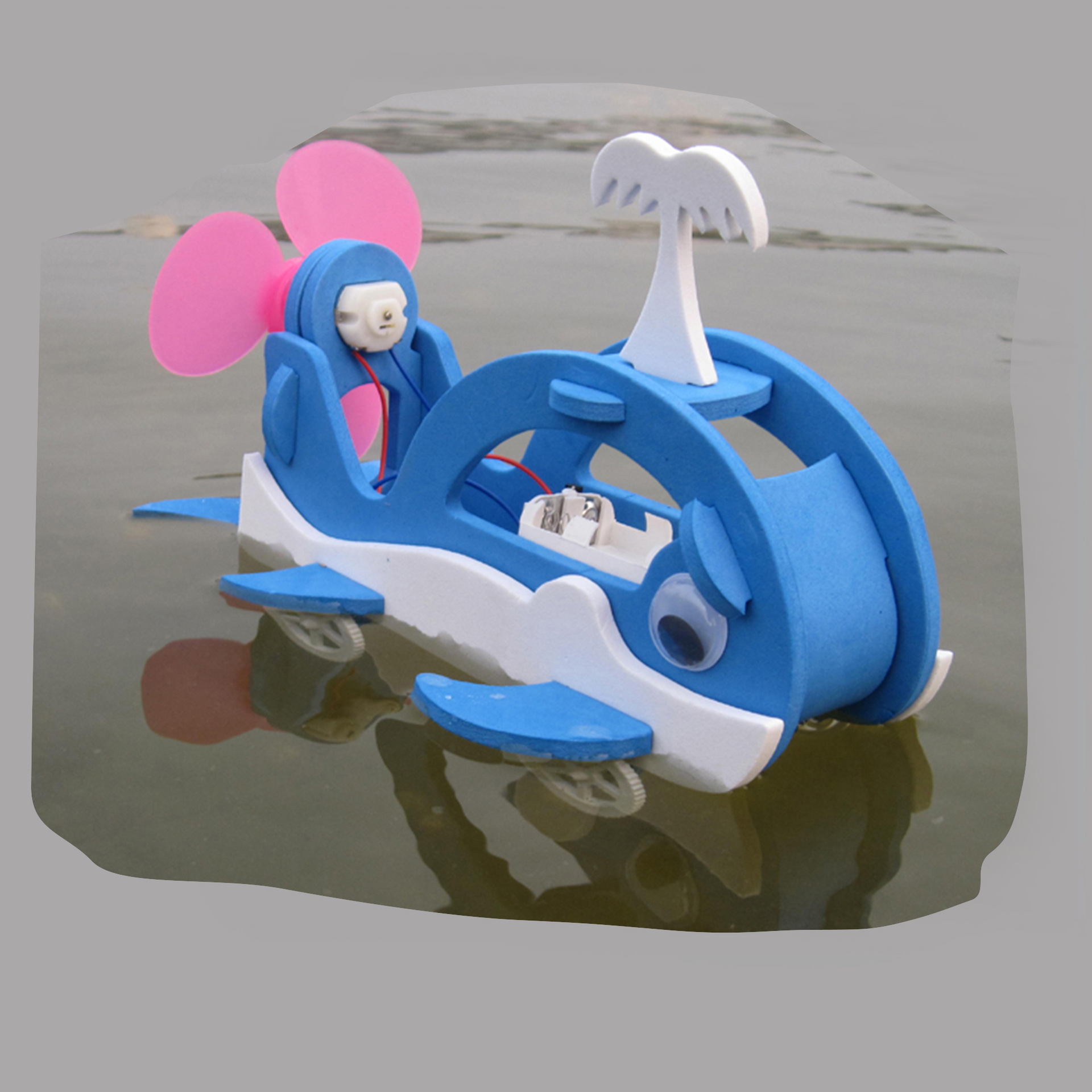 The Prince of the Sea EVA Assembly orca Robot Amphibious wheel Technology Small model ship Application Scenario