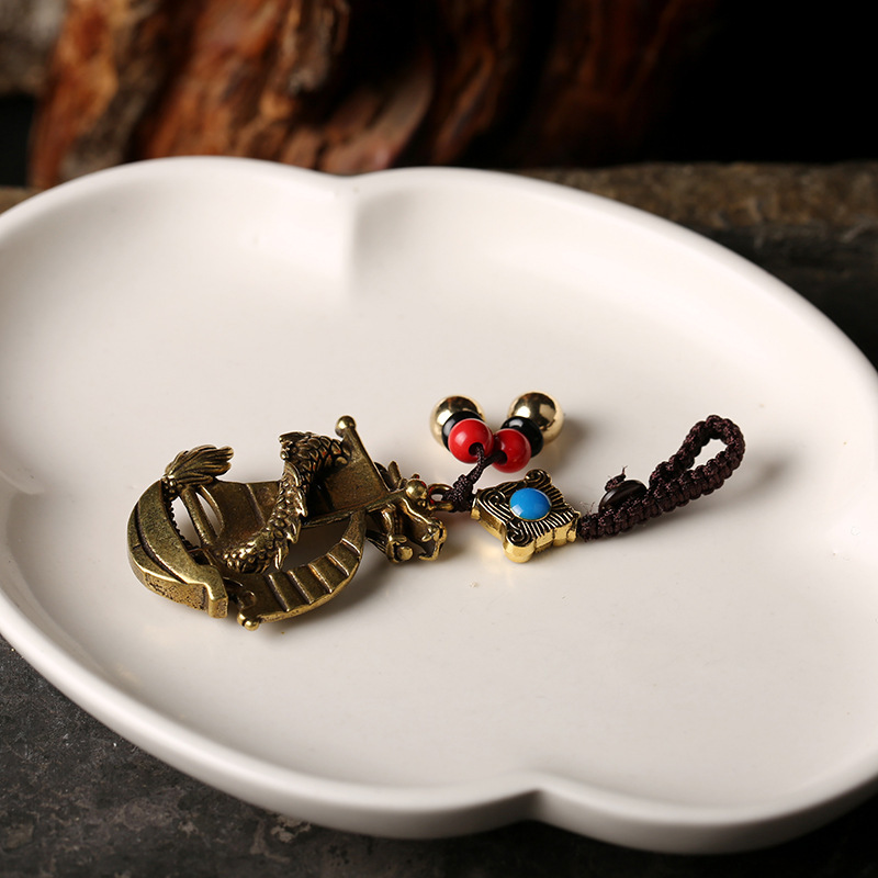 Solid pure copper smooth sailing wealth pendant, retro brass dragon boat keychain, small decorative item, small accessory Application Scenario