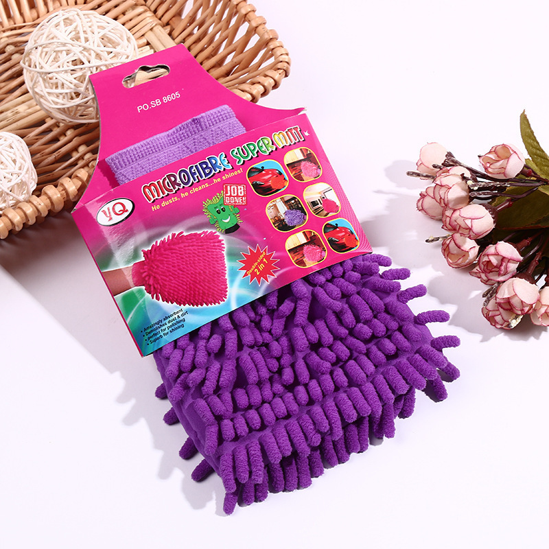 New Chenille Large Double-Sided Cleaning Gloves Car Cleaning Coral Plush Gloves Manufacturers Wholesale Application Scenario