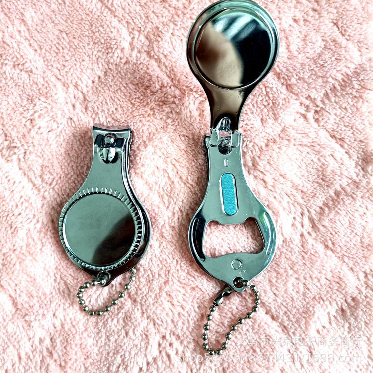 Round nail clippers, bottle screwdrivers, two-in-one flat nail clippers, nail clippers, multi-functional portable nail clippers Application Scenario