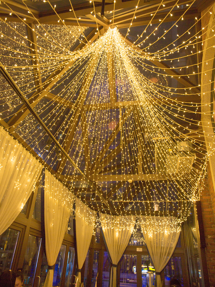 LED red lights for Christmas decoration, outdoor starry sky flashing lights, star strings of lights Application Scenario