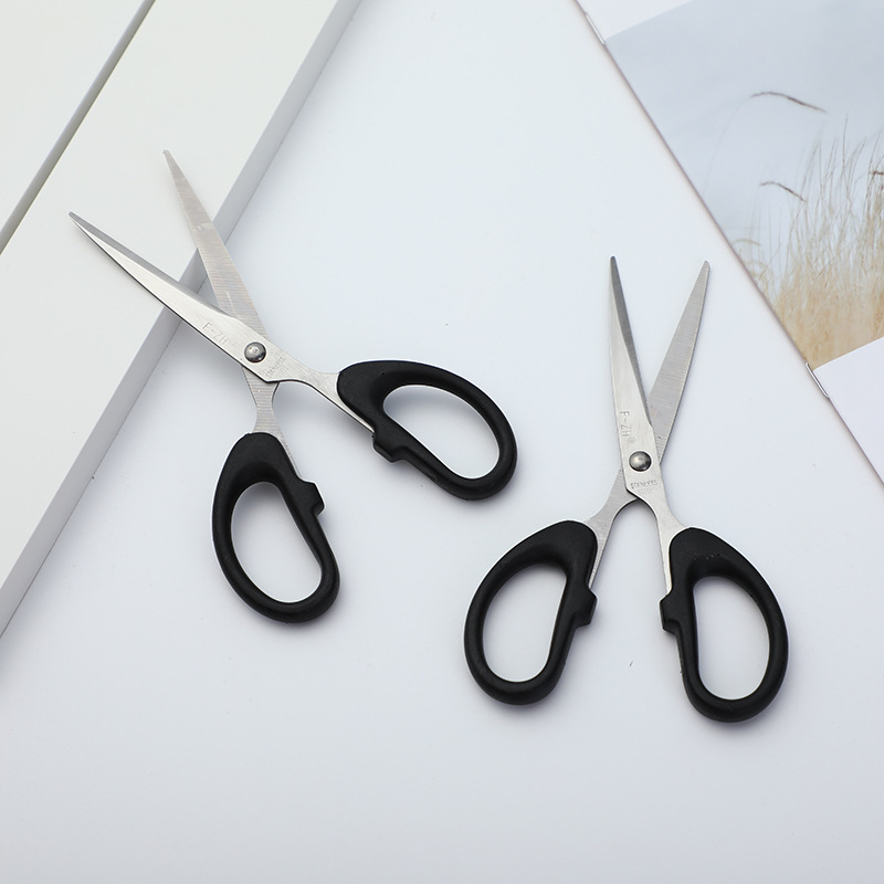 160 card-absorbing office scissors, stainless steel black student scissors, household scissors, online small commodities, small sundries, street stalls, one yuan and two yuan details Picture