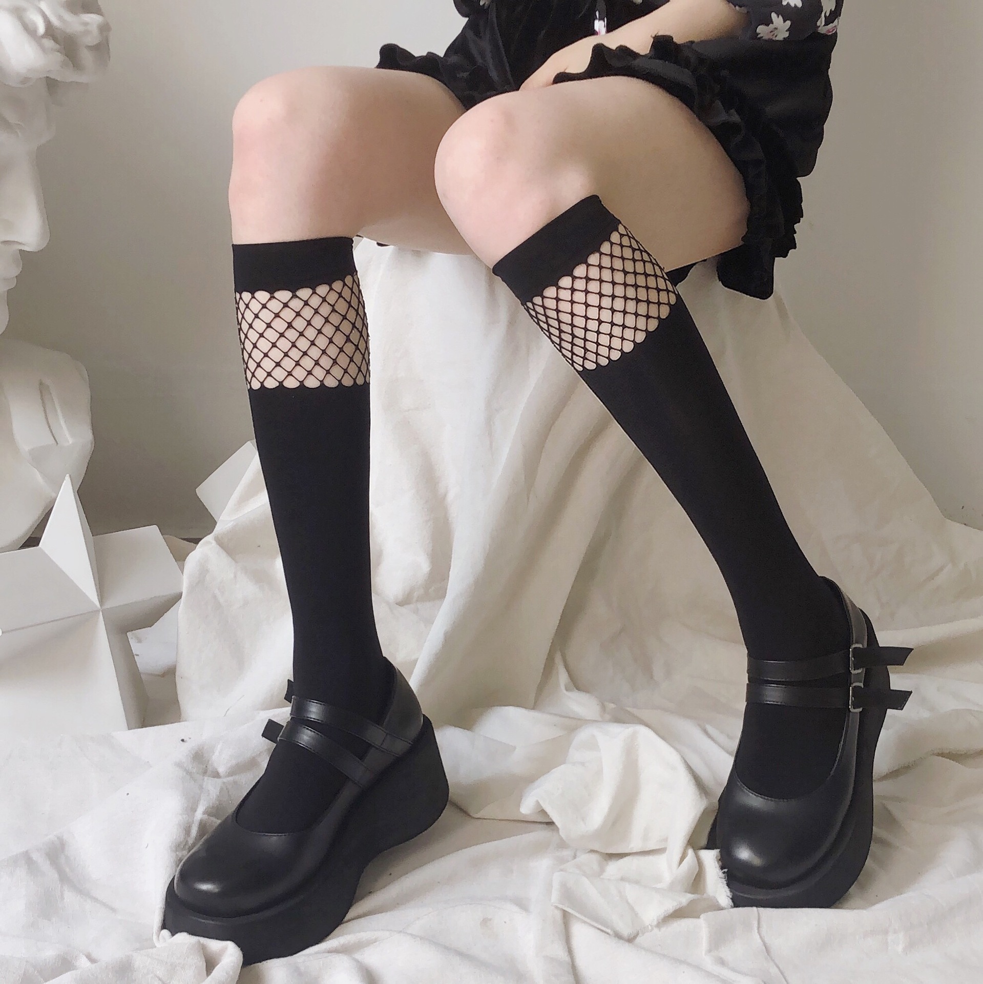 Autumn new collection: One-piece formed spliced net socks, calf socks, cool jk dark style, ins black mid-calf socks Specification image