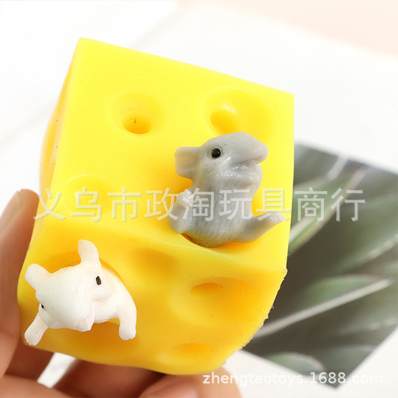 Simulated Cheese Mouse Blow Off Toy Hole Hole Ball Square Hole Hole Pinch Toy Simulated Toast Application Scenario