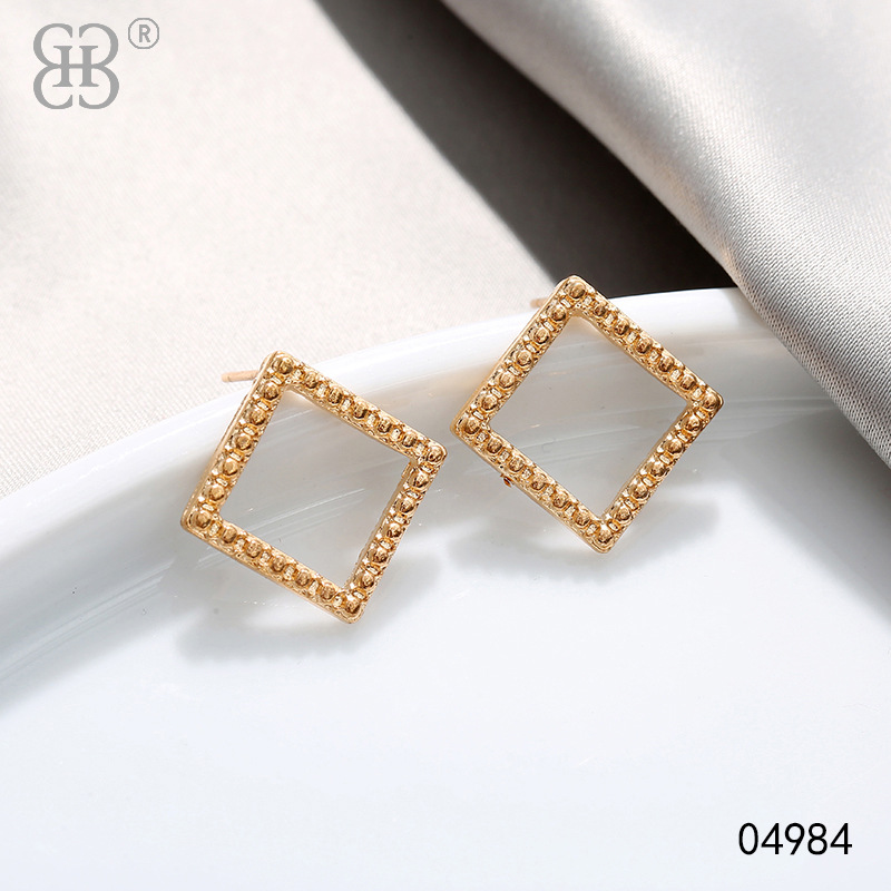 Wholesale Geometric Alloy Stud Earrings Simple Fashion Temperament Earrings Small Girl Personality Jewelry Manufacturers Direct Supply Specification drawing