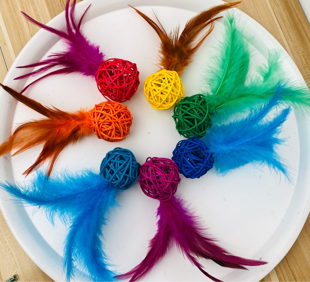 En stock juguetes para gatos bolas de ratán plumas mascotas interactivas juguetes para gatos palos de molar mordeduras transfronterizas preferidas
