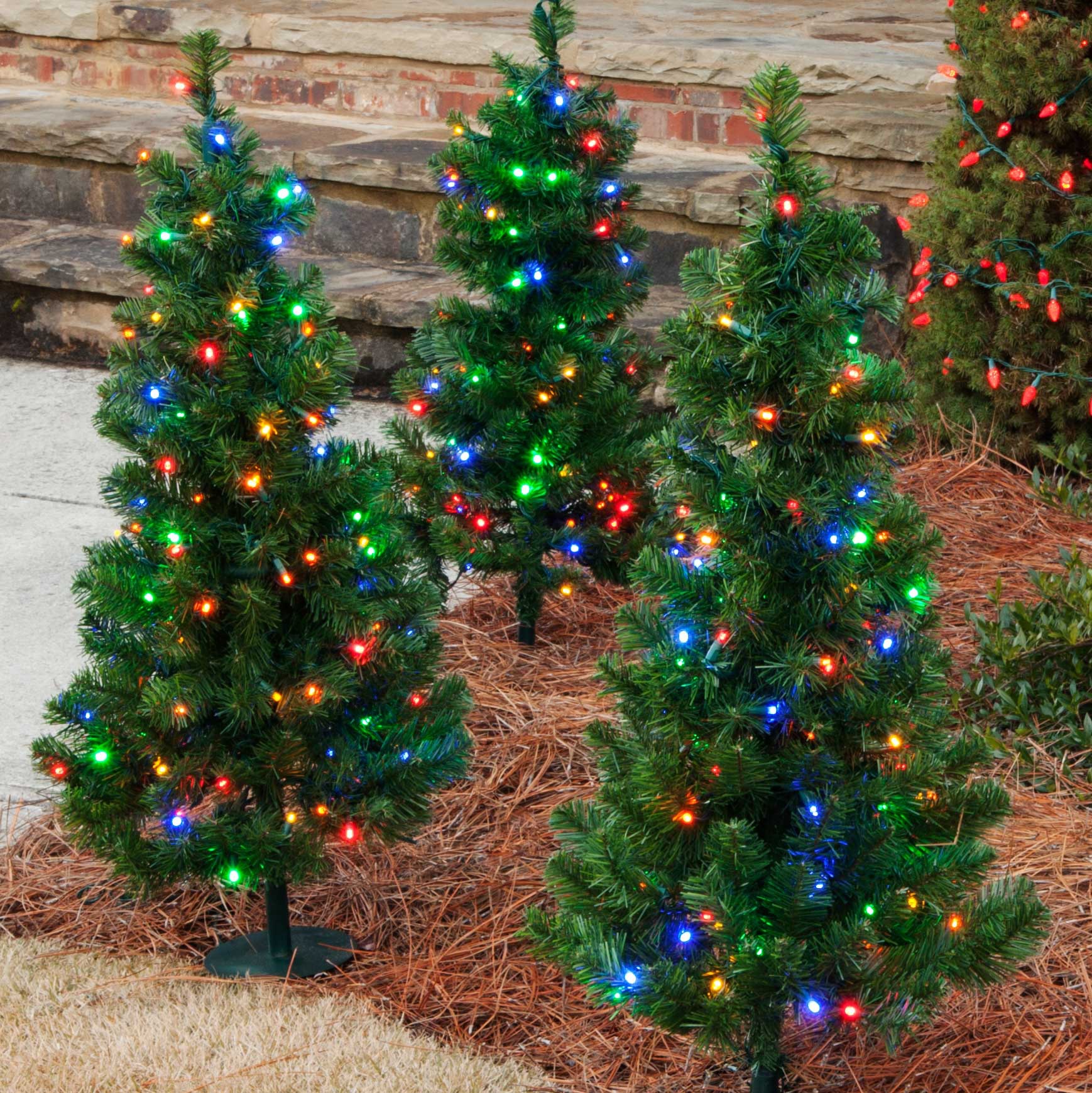Eight-function light string with timer battery box, American-standard injection type outdoor waterproof wreath Christmas tree decoration light string Application Scenario