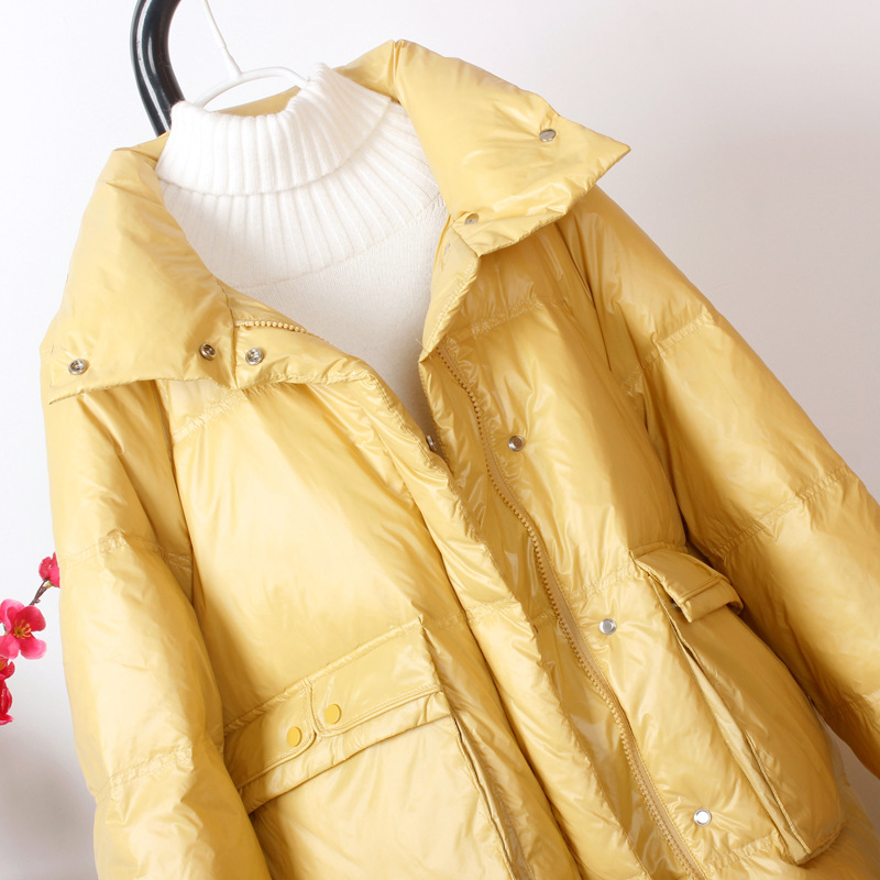 The 2021 new Korean-style fashionable loose stand-up collar and slimming white duck down jacket for women, featuring a bread coat and down jacket details Picture
