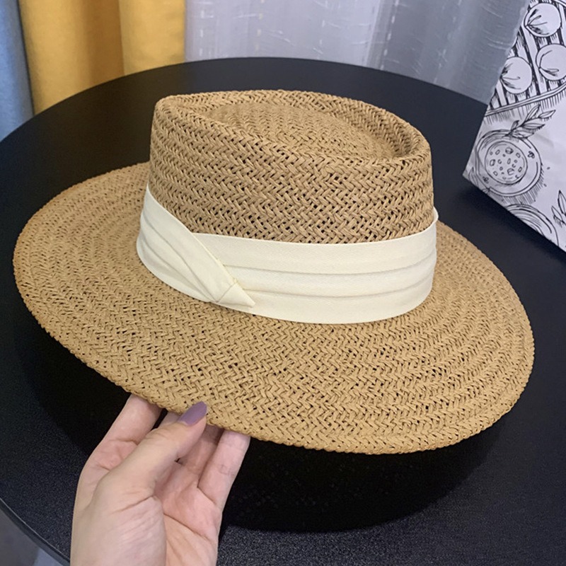 Summer Hat Female Trend Net Red Hand-Woven English Concave Top Hat Sunshade Holiday Beach Large Rim Sun Straw Hat Application Scenario