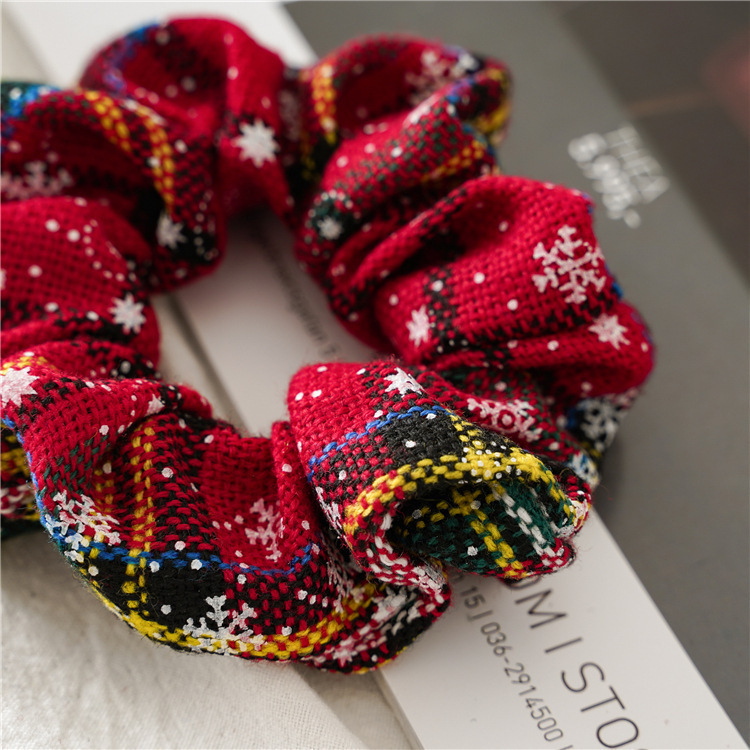 SAN Tai's new Christmas style features large intestine hair bands, hair ties, and hair ties. It's a cross-border Halloween cloth band from Europe and America, a women's hair accessory, and a hair band headwear Specification image