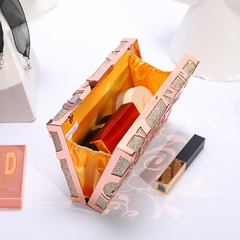 Cross-Border Source Alloy Continuously Empty Dinner Bag Party Glitter Hand Bag Single Shoulder Banquet Bag Evening Bag Manufacturers Wholesale Application Scenario