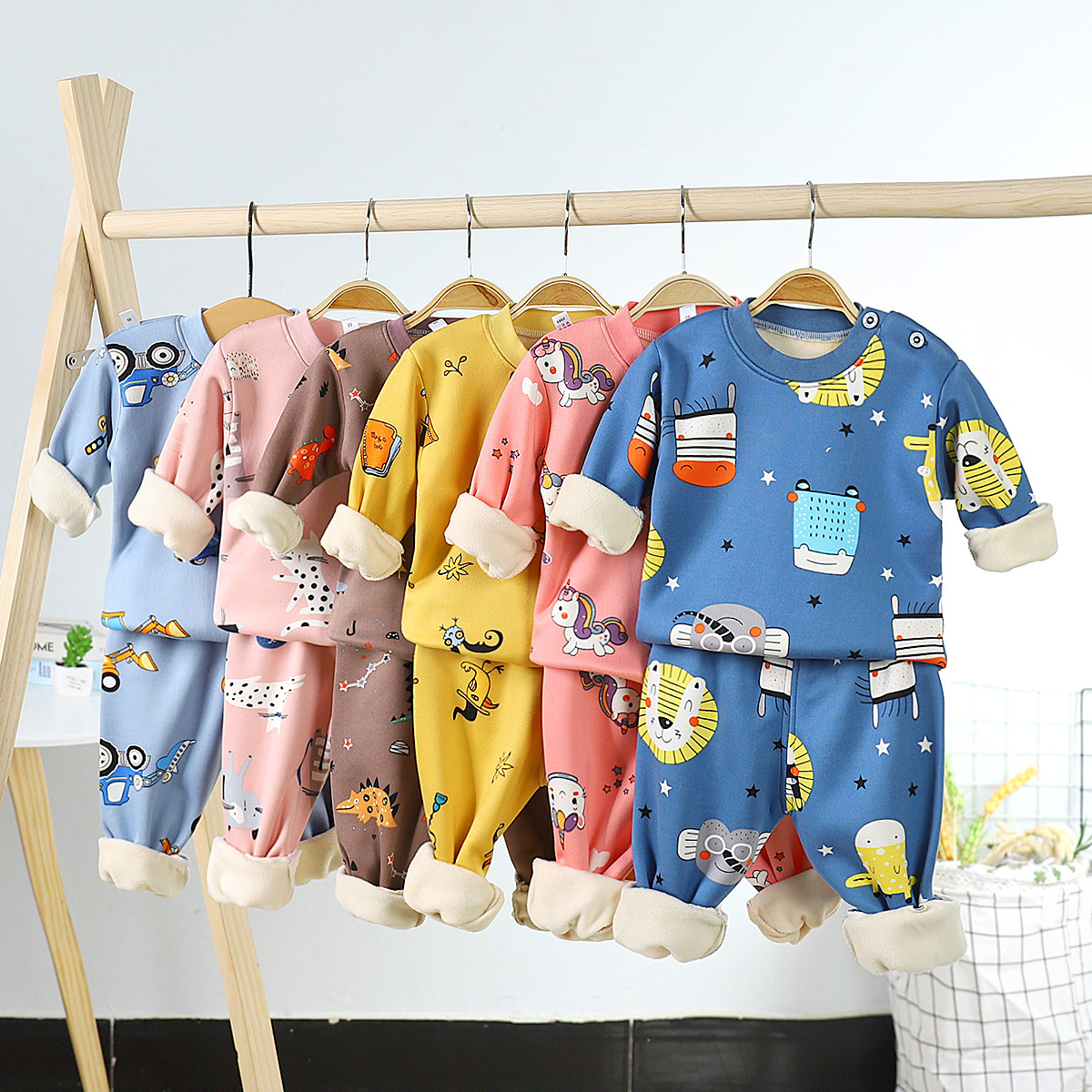 Children's thermal underwear sets with fleece and thickening, warm clothes for boys, girls, babies, and winter children's clothing. One-piece delivery service