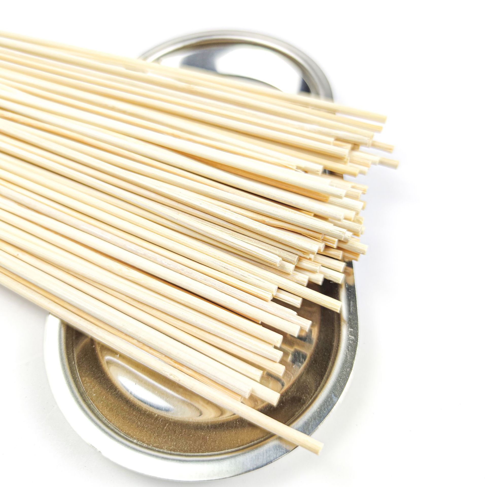 A disposable bamboo stick bag contains 90 sticks for hot pot, hot dogs, lamb kebabs, spicy hot pot, fried kebabs, barbecue and fruit Application Scenario
