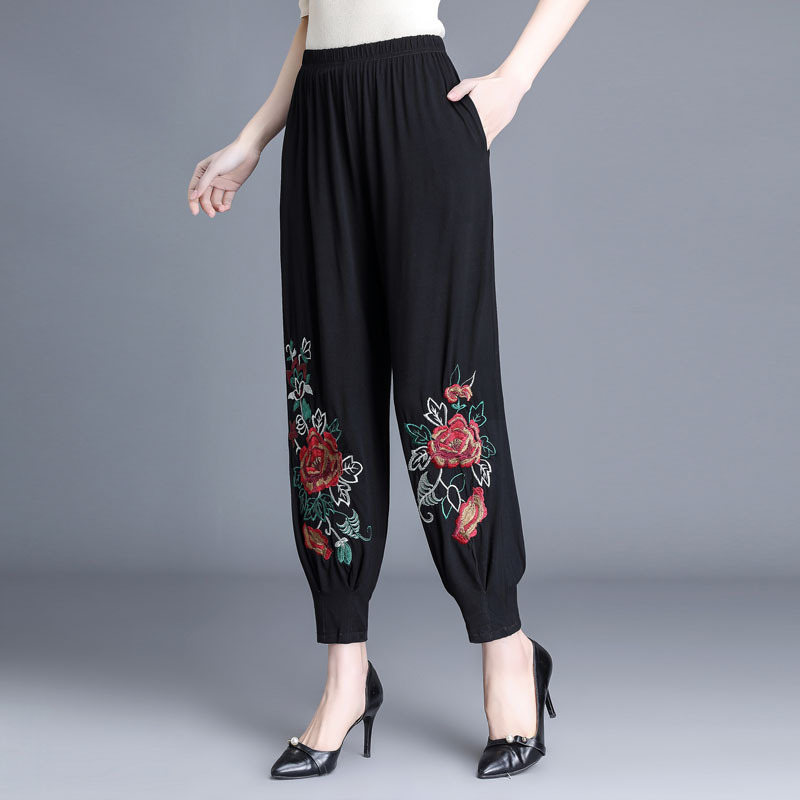 The 2020 new style of summer clothing for middle-aged and elderly women, nine-inch pants, stylish pants, baggy pants, and oversized ones Specification image