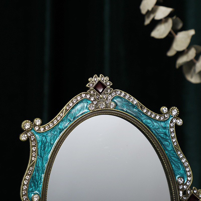 Wedding gift mirror, bride's retro European-style makeup mirror, table-style Russian princess dressing mirror, exotic style wholesale Application Scenario