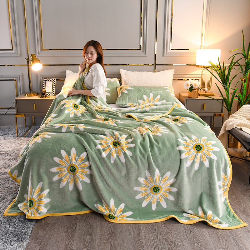Thickened Gift Blanket Coral Velvet Blanket Gift Box Flannel Cover Blanket Office Nap Blanket Opening Event Gift Application Scenario