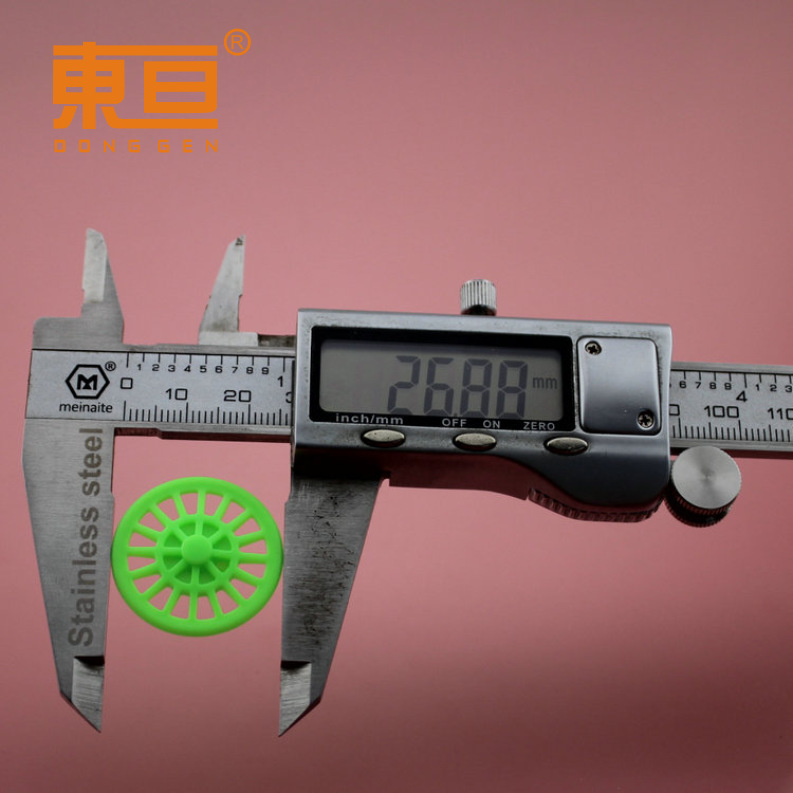 滑轮小轮子/平底万向滑轮/滑轮鞋/向星螺丝/工业脚轮白底实物图