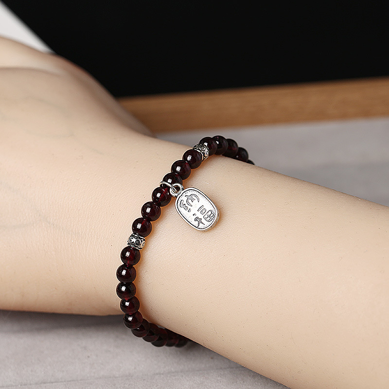 Natural garnet bracelet single-circle ladies' simple S925 silver jewelry gift, fresh and elegant Application Scenario