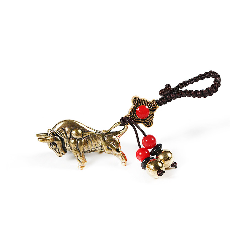 Creative brass ox pendants, handcrafted car keychains for men and women based on the zodiac sign of the year, and handwoven copper ox ornaments Item Picture