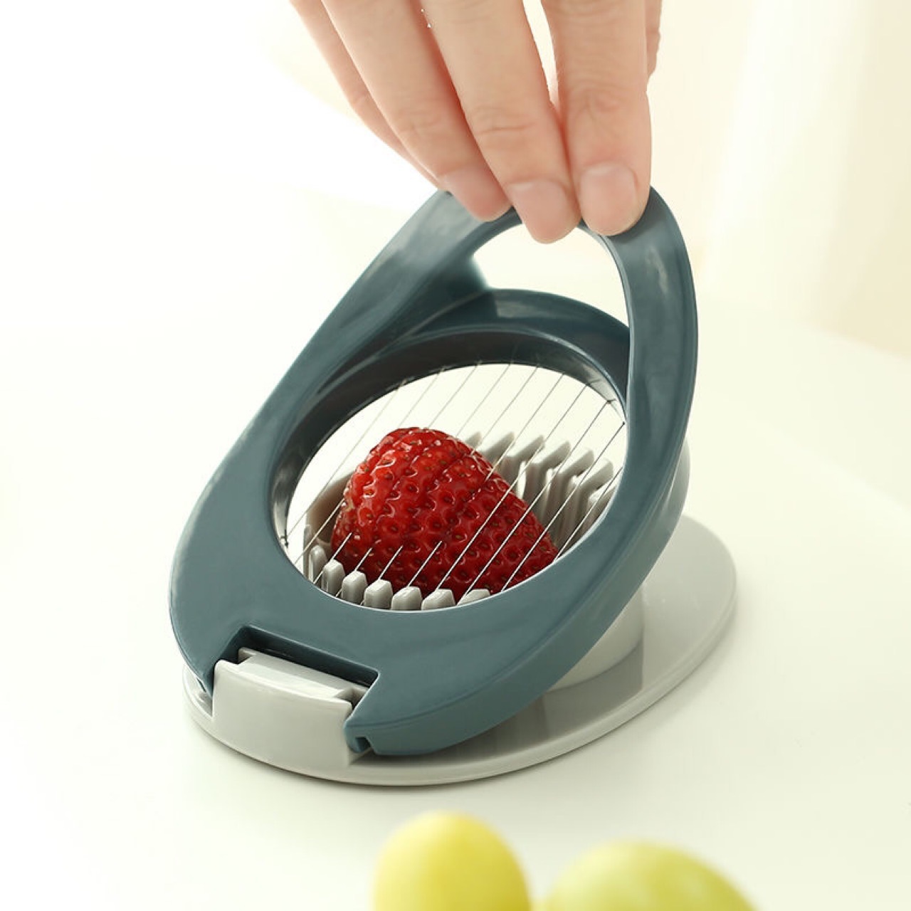 Factory direct sales of 304 stainless steel multi-functional egg slicers, egg slicers, and plastic kitchen small tools wholesale details Picture